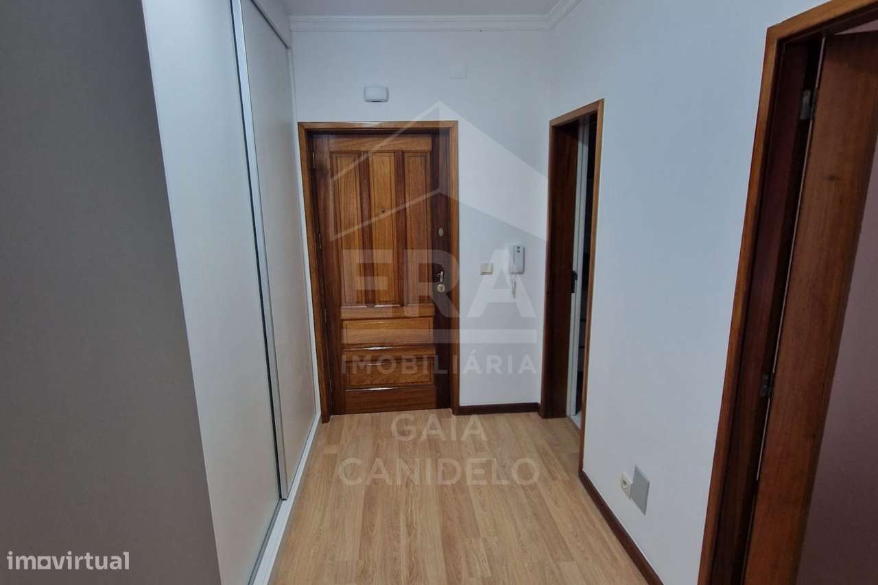 Fabuloso T2 Renovado com 100m2 - Grande imagem: 5/10