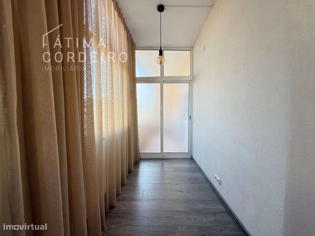 T2 remodelado, localizado no coração da Praça Gil Vicente-4