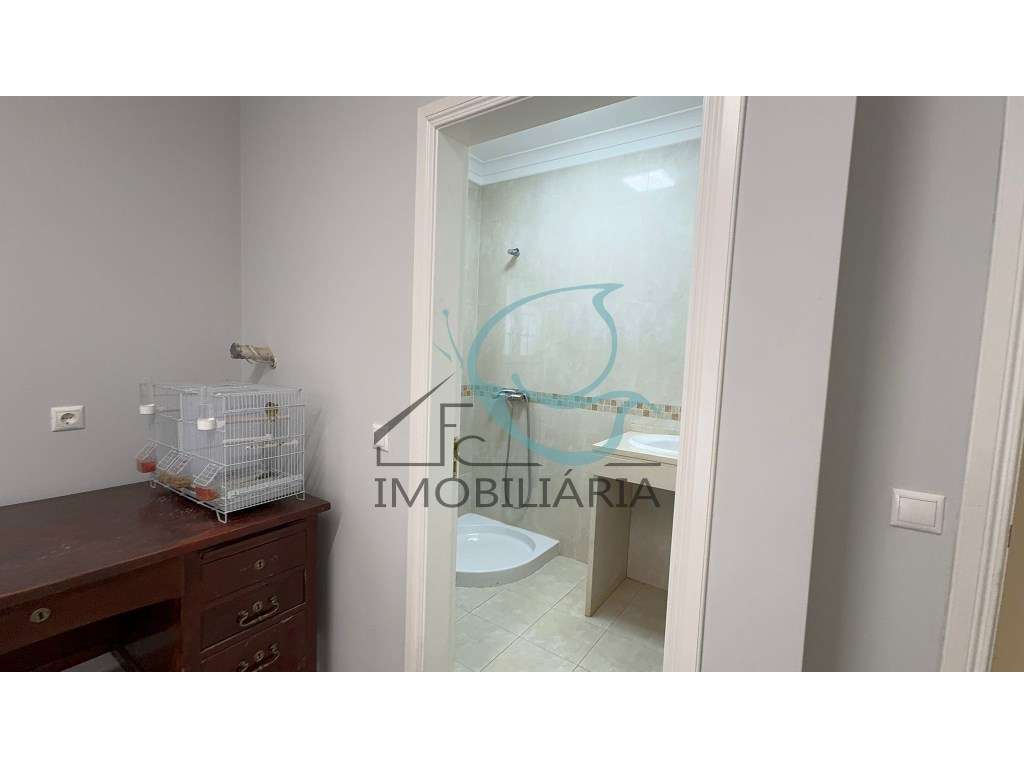 Moradia T5 com Vista para a Serra em Alenquer-35