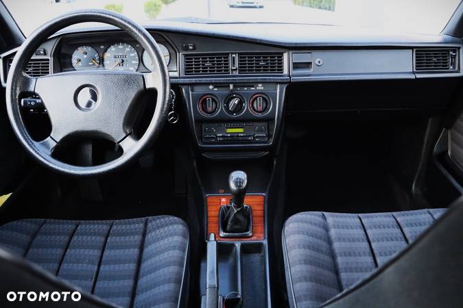 Mercedes-Benz W201 (190) - 3