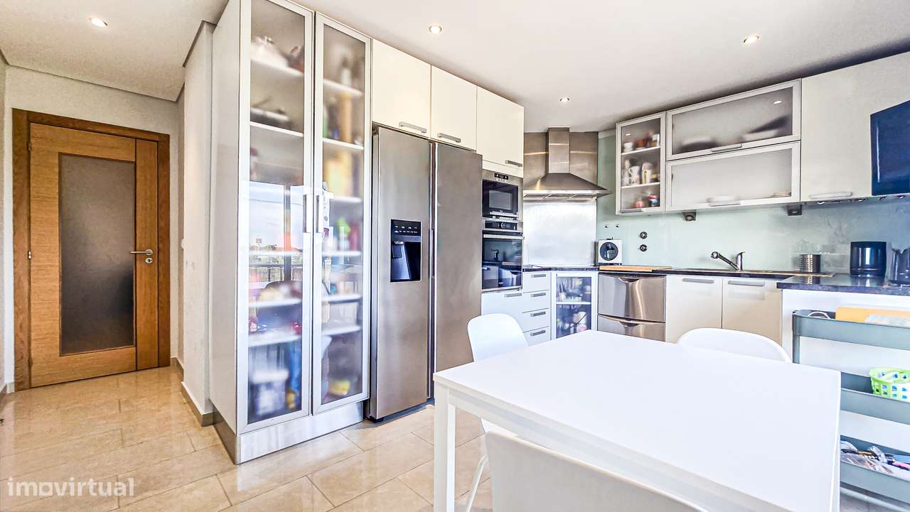 Apartamento T3 com varanda e garagem em Montijo-6