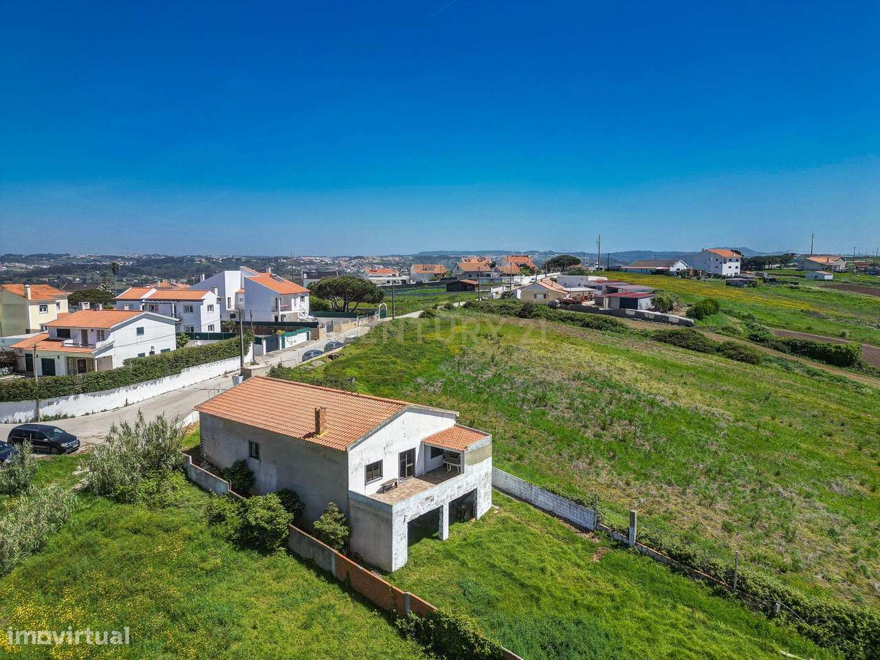 Moradia com Terreno Amplo e Vista Mar na Carvoeira-12