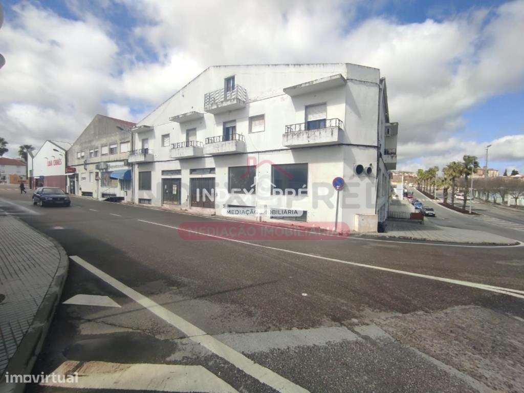 Duas Lojas com boas montras - Elvas - Grande imagem: 5/14