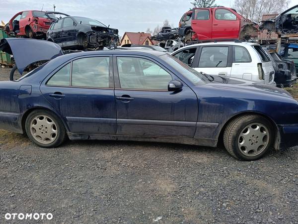 MERCEDES W210 DRZWI PRZÓD LEWE PRAWE - 2