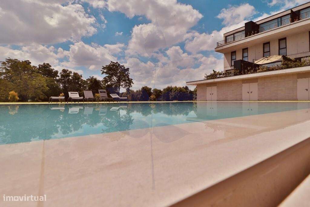 Vende-se T3 Duplex - Condominio Fechado - Como Novo - Empreendimento V-36