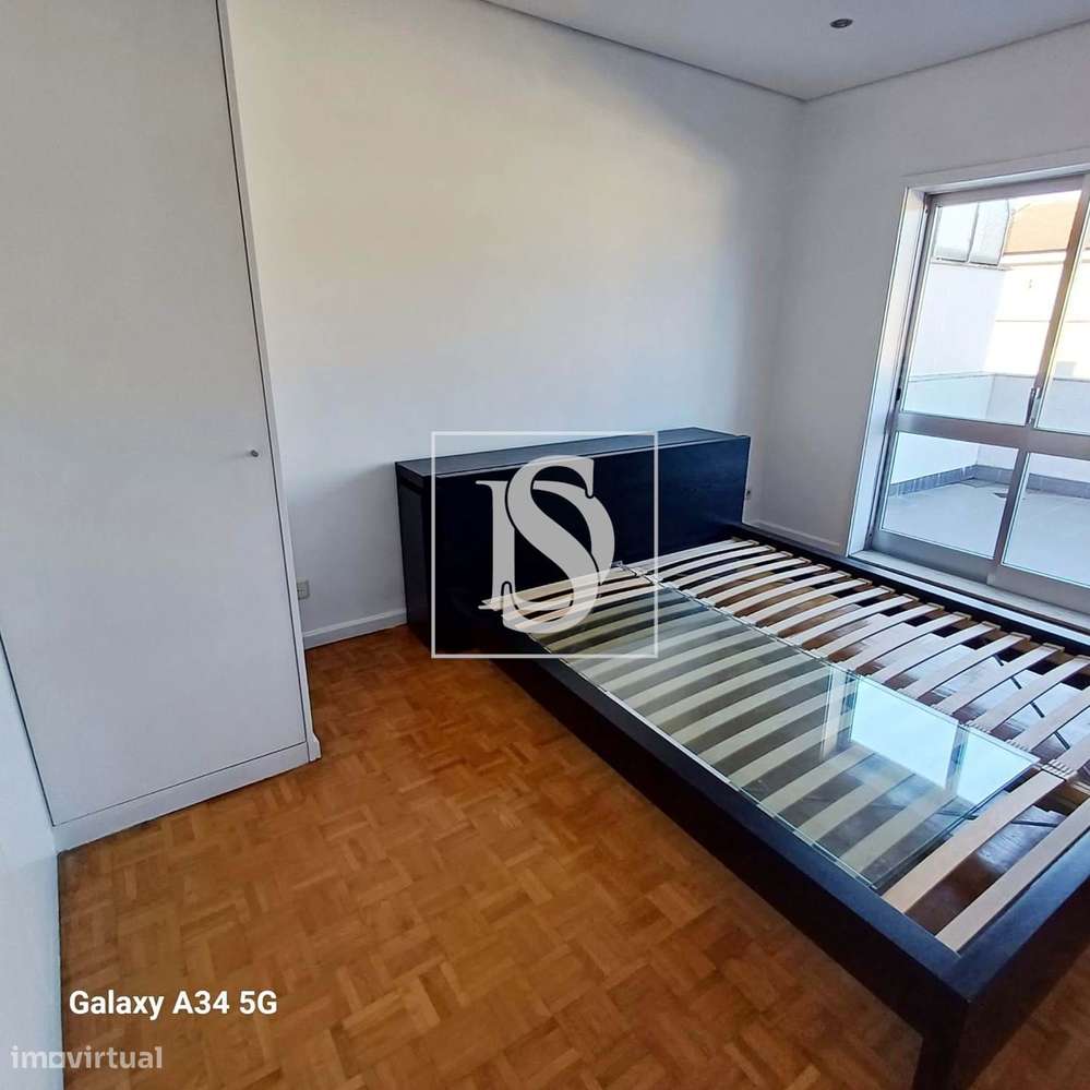 Excelente T2 com terraço e garagem em Box-14