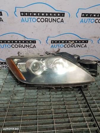 Far Dreapta Mazda CX - 7 2006 - 2012 SUV 4 Usi (591) Xenon Cu xenon - 1