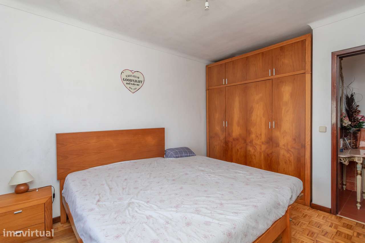 Apartamento T3, situado em Algueirão-11