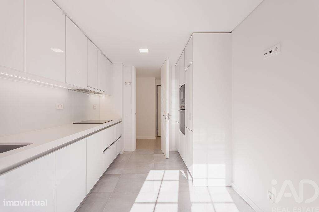 Apartamento T2 em Tavarede de 102,00 m2 - Grande imagem: 2/17