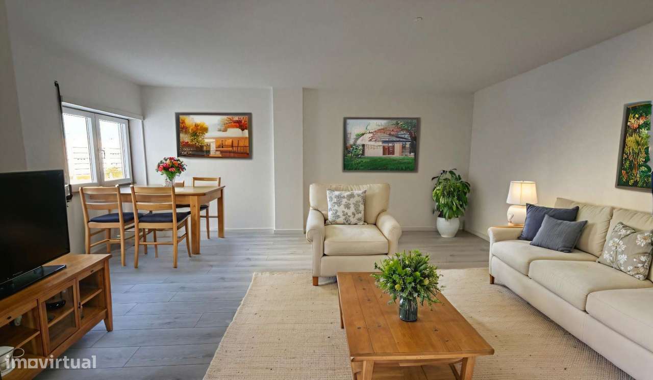 Apartamento T0 com parqueamento e vistas de mar-0