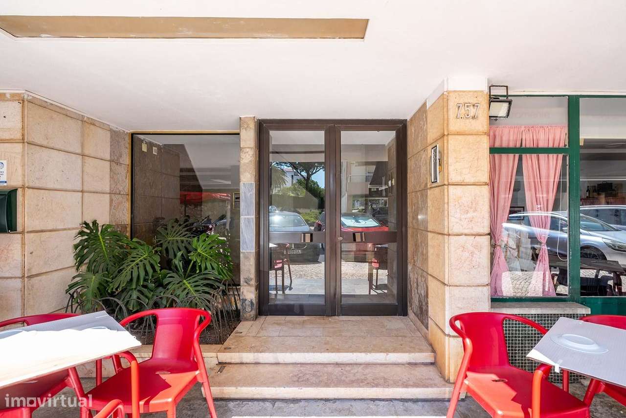 T3 Remodelado com 2 Varandas em Cascais | Pronto a Habitar-18