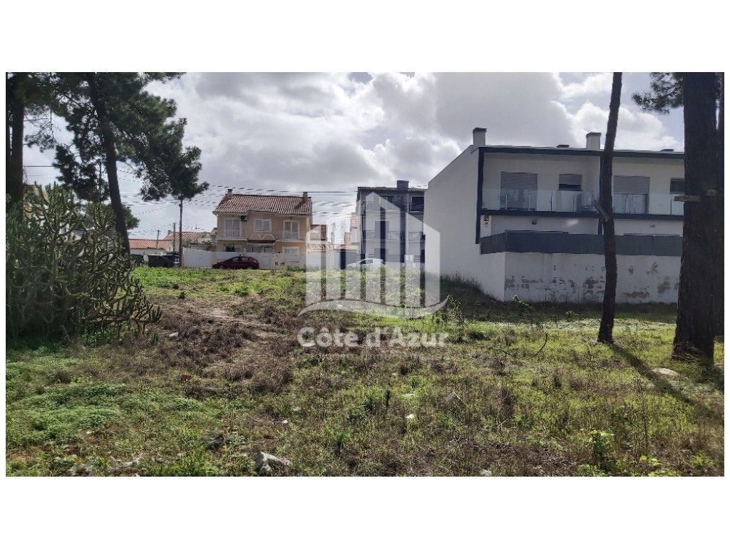 Lote de terreno para construção em banda com 193,5m2.