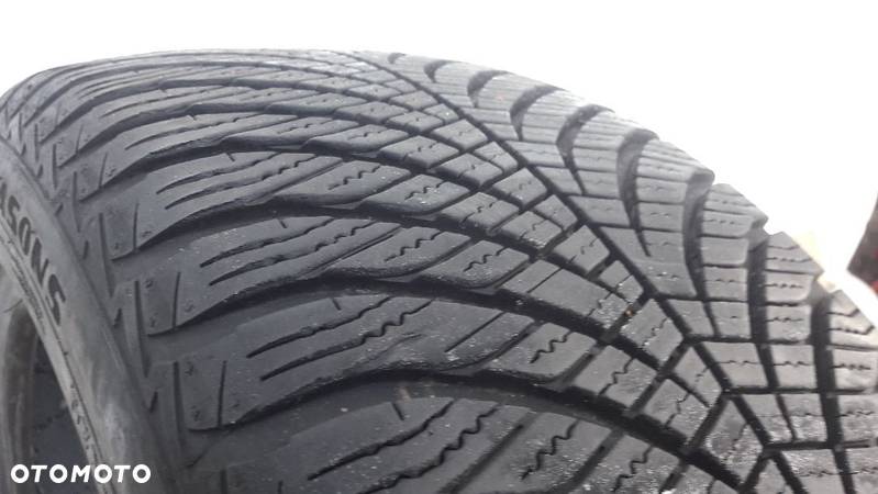 GOODYEAR VECTOR 4 SEASONS 225.45.17 - 3