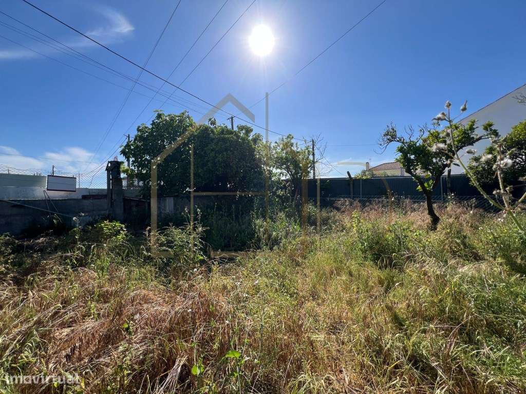 Lote de Terreno com a área de 305,7m2. Pinhal do General. Fernão Ferro-3