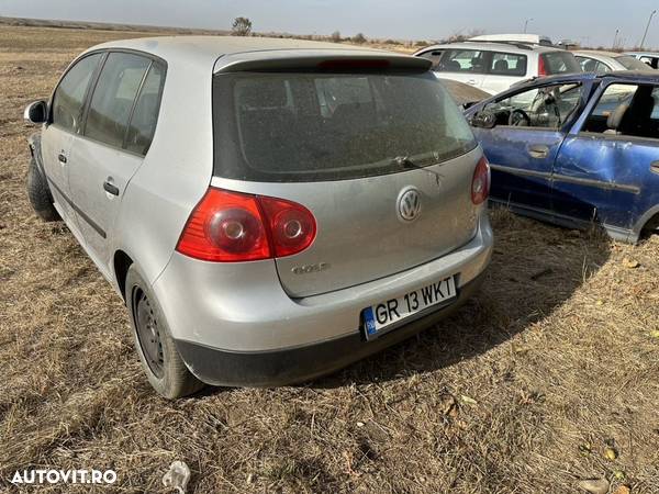 Dezmembrez Volkswagen golf 5 - 4