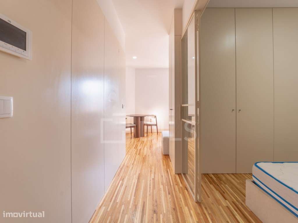 Apartamento T0+1 com arrecadação, na Baixa do Porto - Grande imagem: 3/22