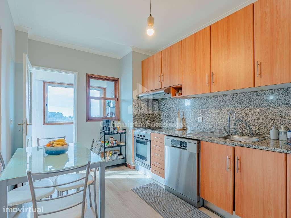 Apartamento T3 situado na zona de Mafamude-5