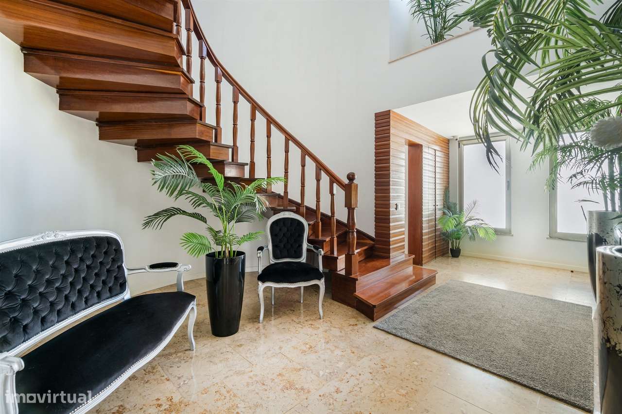 Excelente moradia T7+4 bem localizada em Portimão - Grande imagem: 4/42