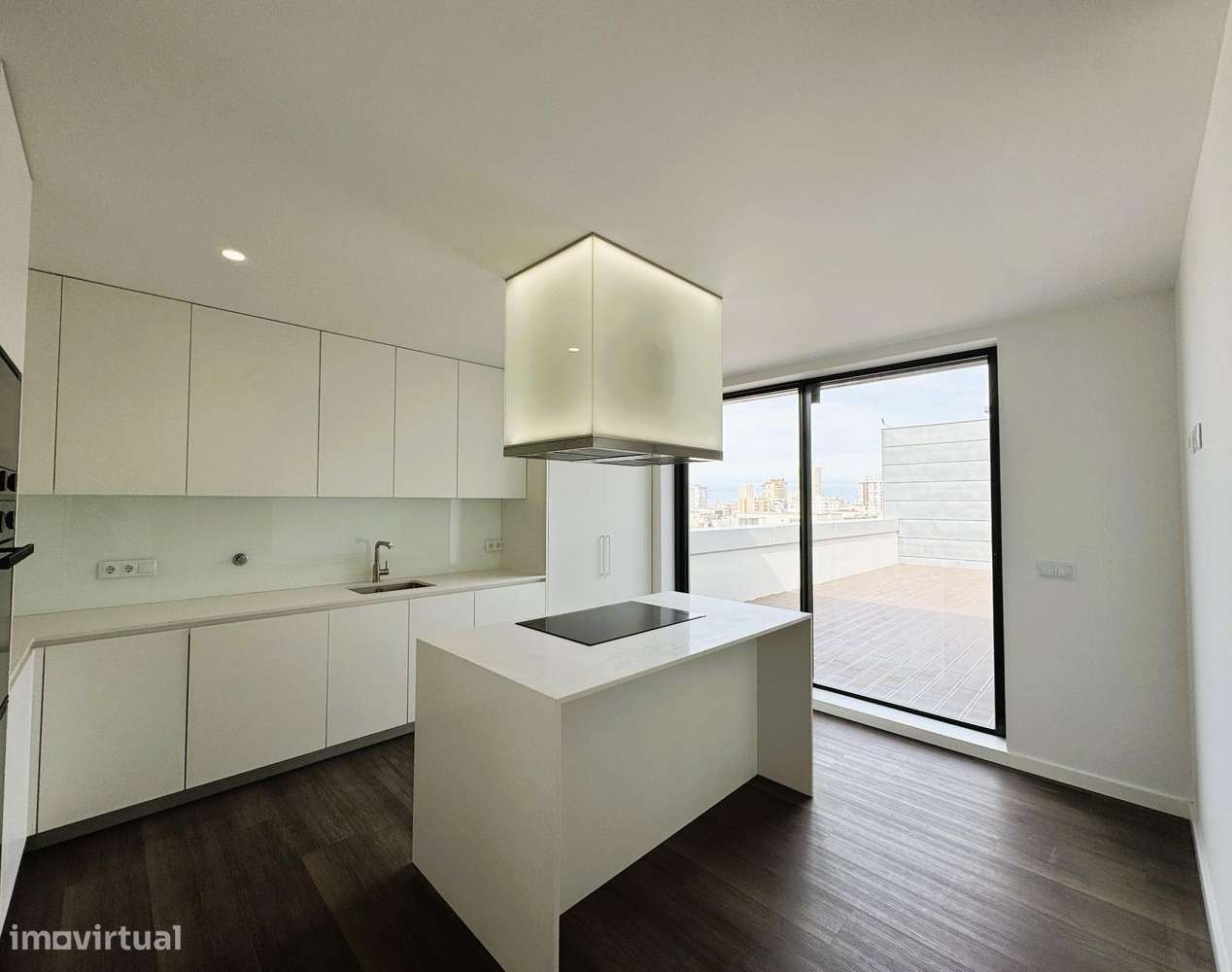 Apartamento T4 Novo (com Terraço e Centro Cidade)-17