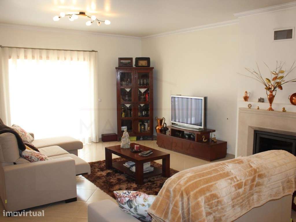 Moradia T5 com grandes áreas em zona muito tranquila de Rio Maior-27