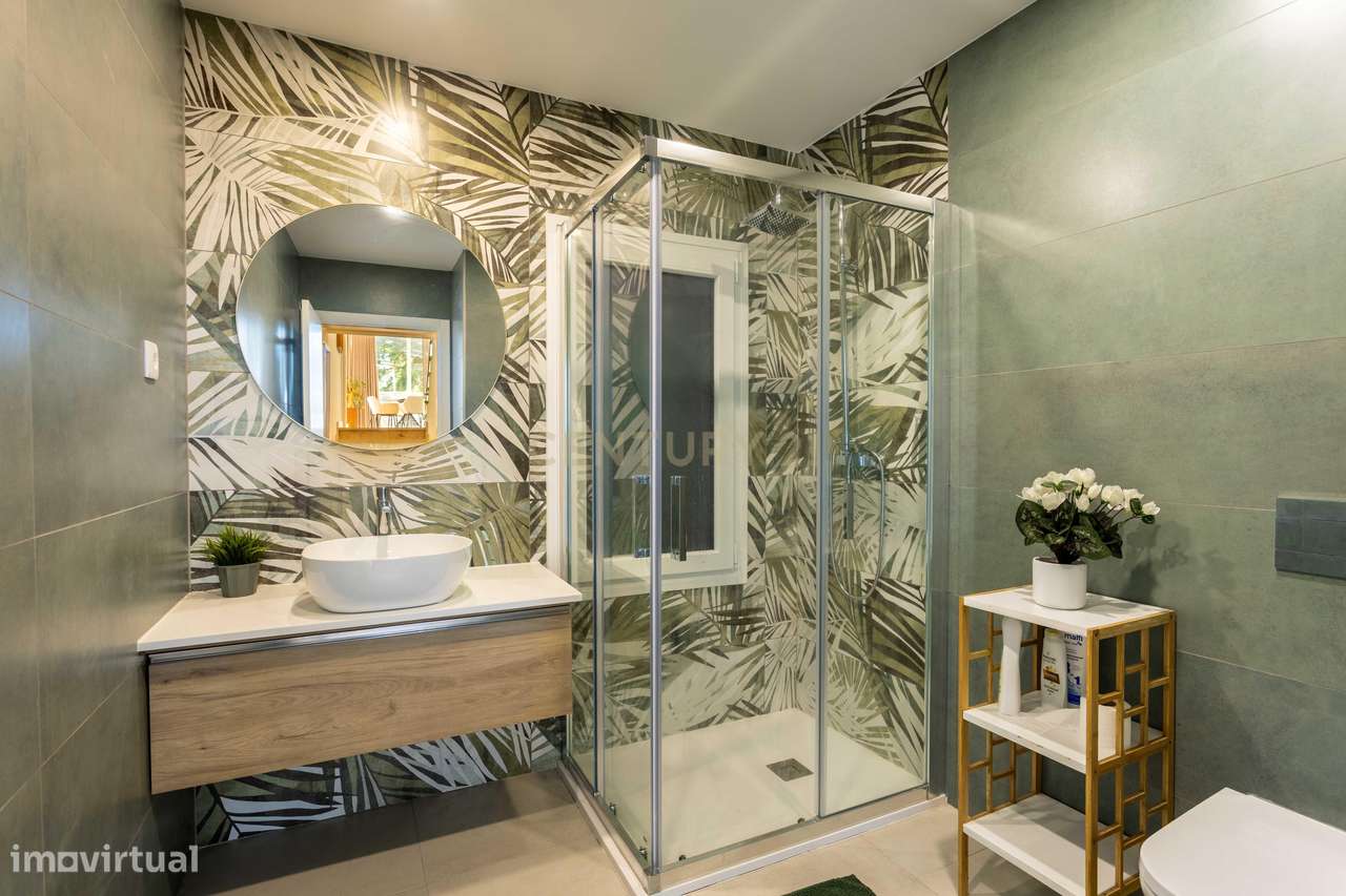 Moradia V4 isolada de arquitetura contemporânea com piscina, com vista-6