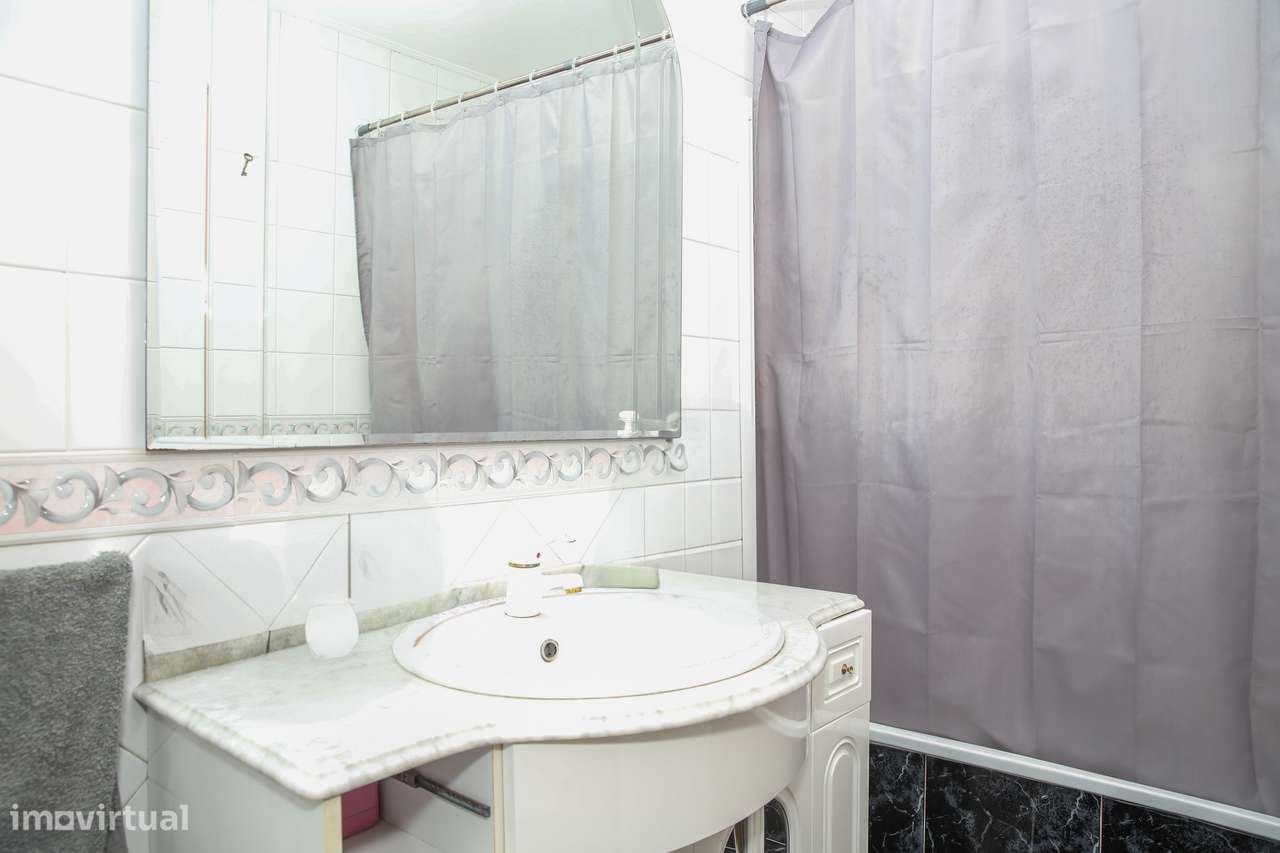 Fantástico Apartamento T3 com terraço e 2 lugares de garagem-24