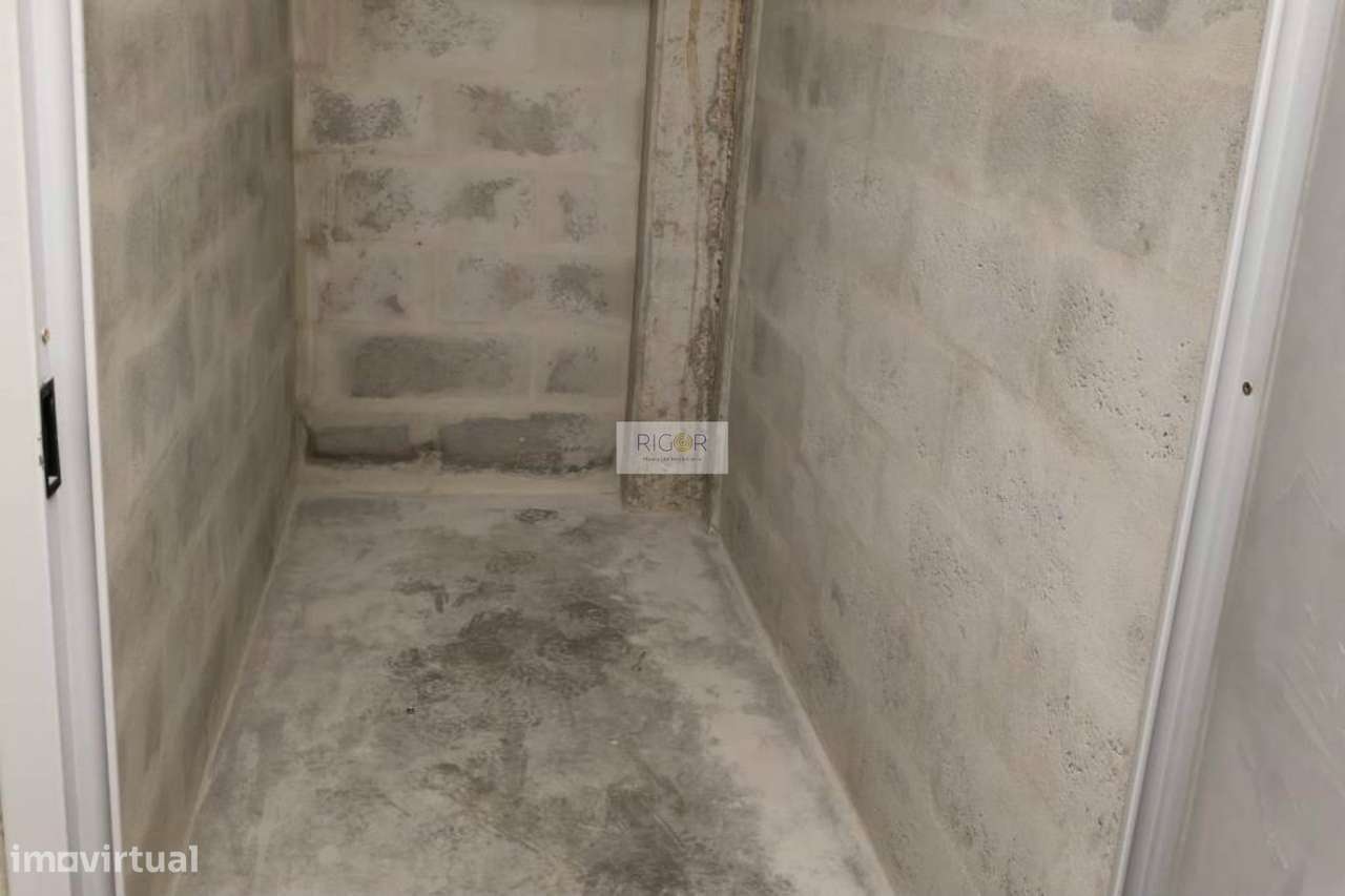 Apartamento T2+1 com varanda na sala a sul em Matosinhos-12