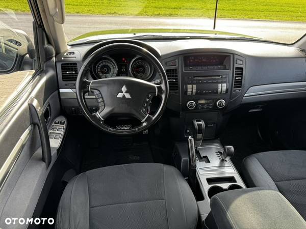 Mitsubishi Pajero 3.2 DID Intense + - 26