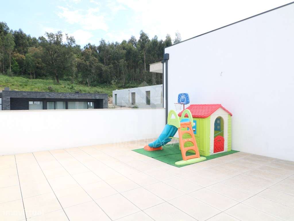 Venda Moradia Geminada T3, em Esporões, Braga-48