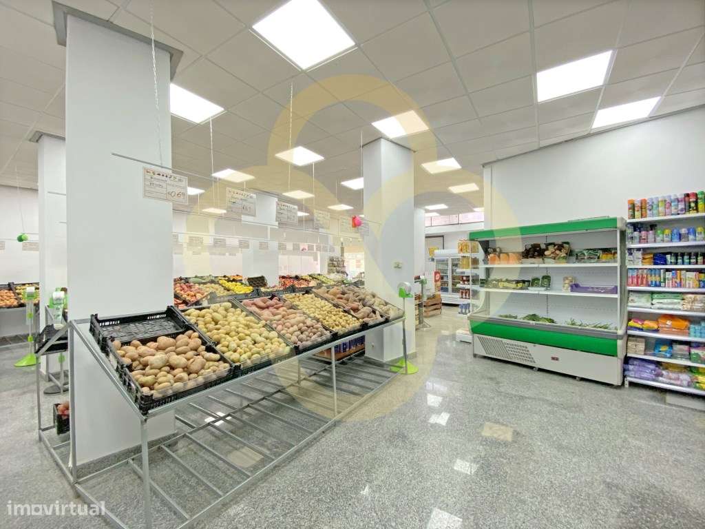Loja mini Mercado zona central junto ás bombas de gasolina em Sacavém - Grande imagem: 4/21