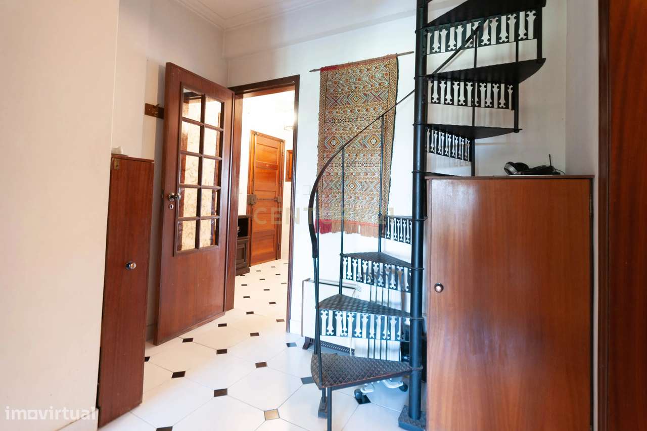 T2+1 Duplex com Garagem em Carcavelos-25