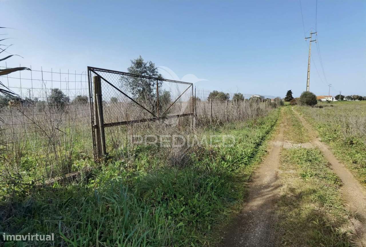 Terreno rústico vedado com 9,600.00m2 - Grande imagem: 2/21