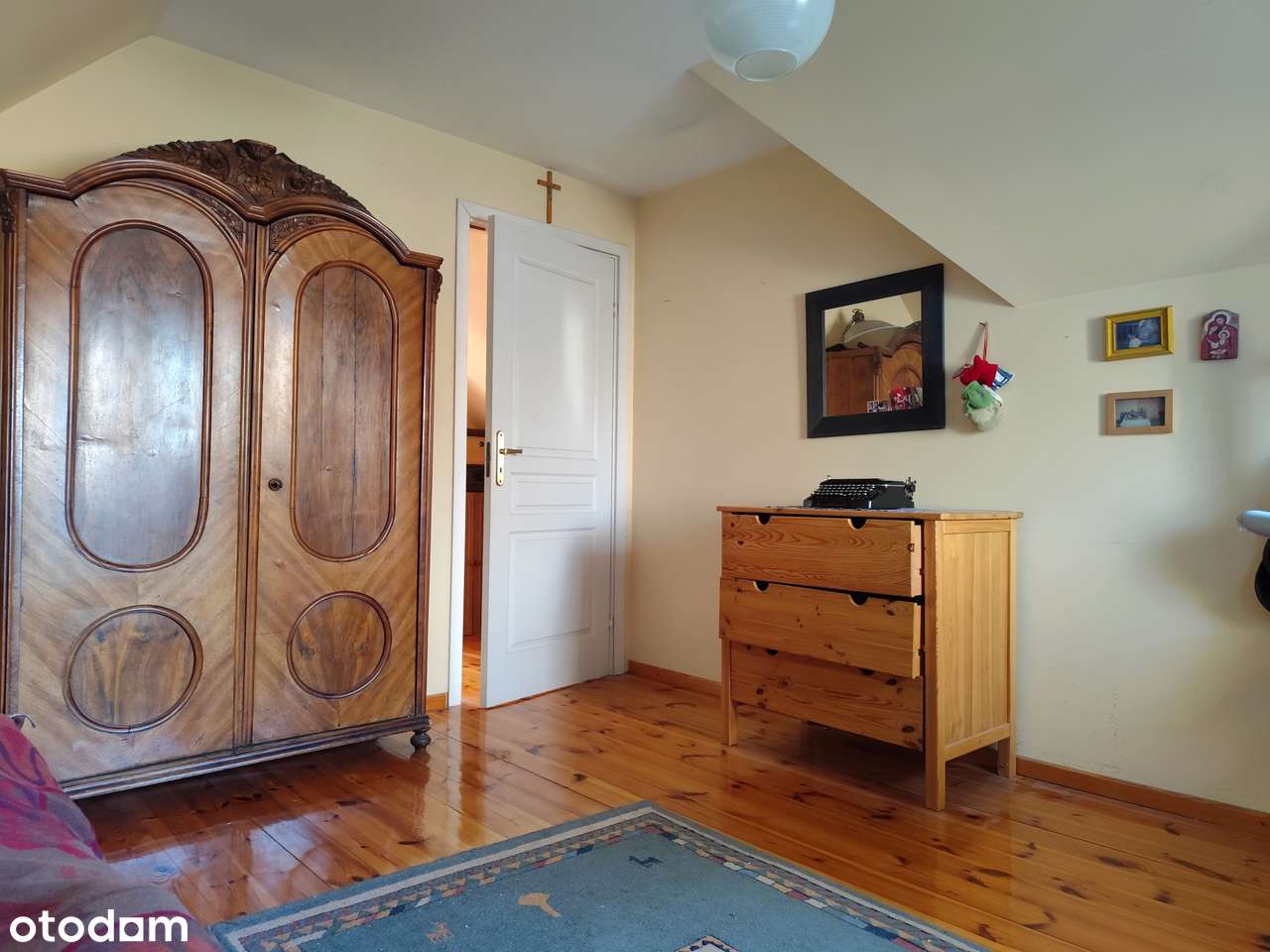 Dom z piękną działką, dojazd - 10 minut pociągiem od Wrocławia-9