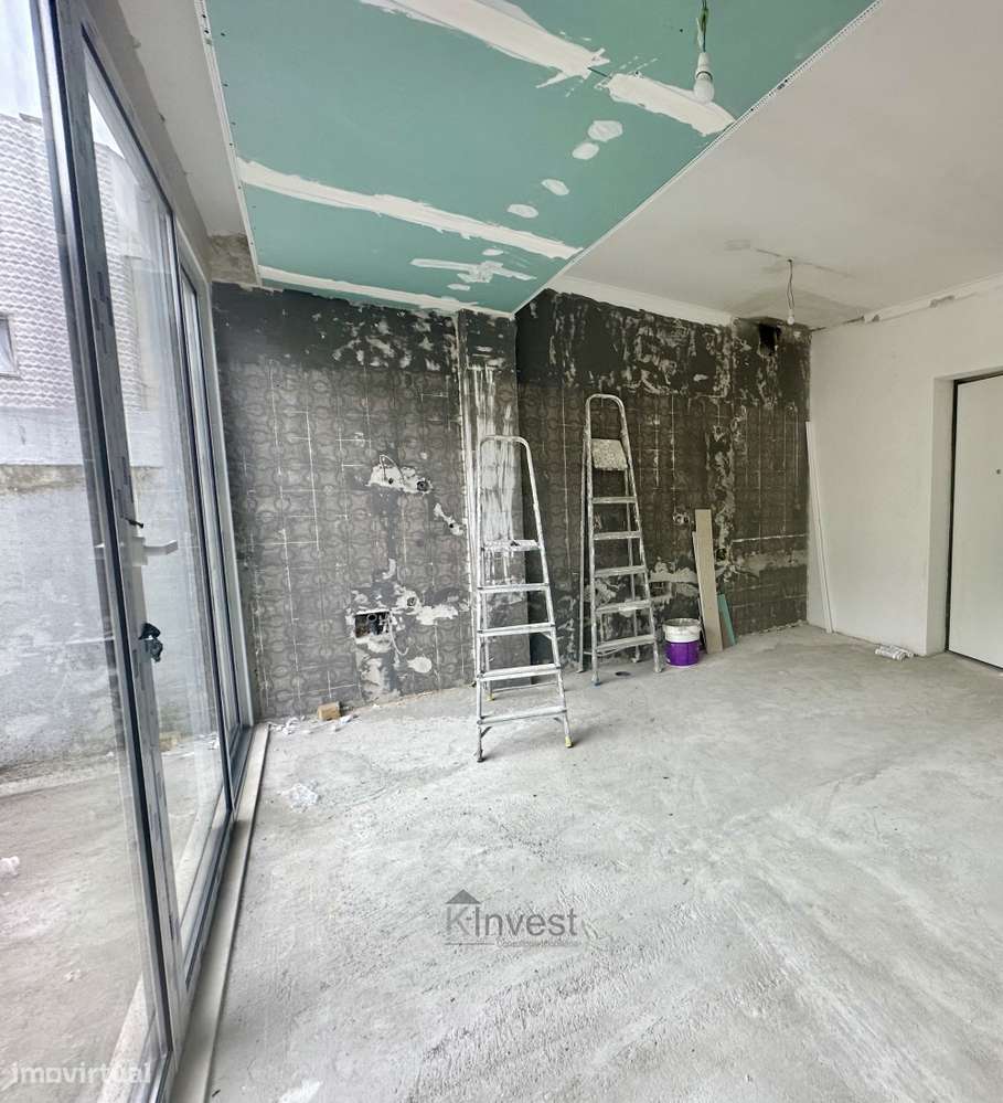 T2 Renovado com Terraço no Centro de Algés-13