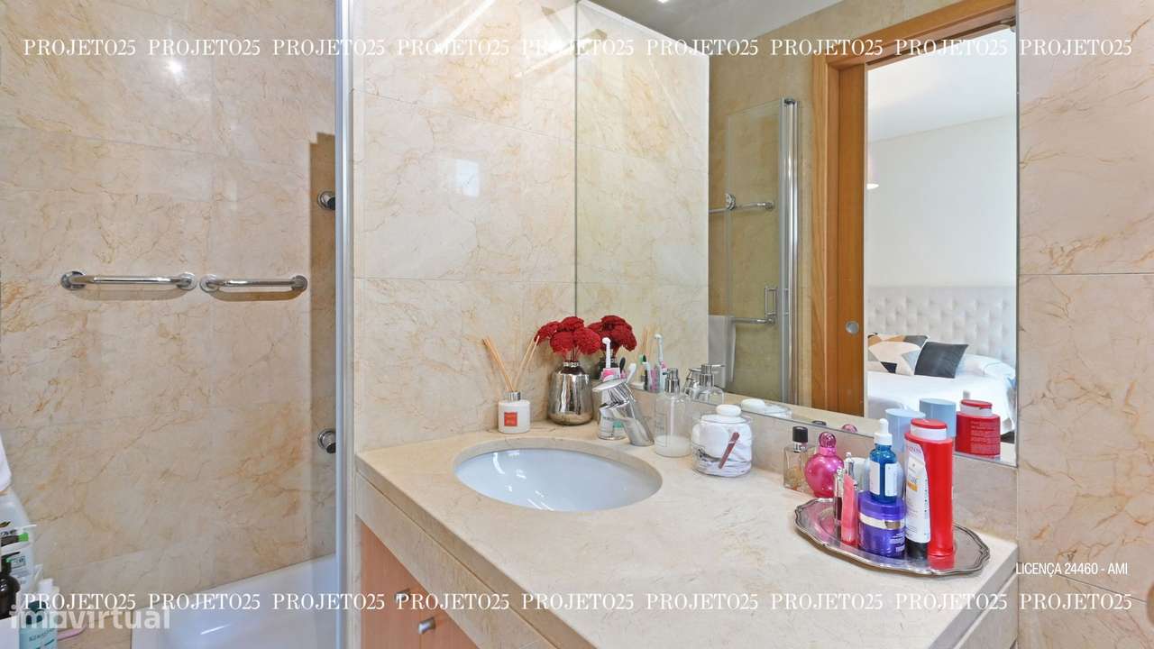 T2 C/ Terraço Privativo em Condº Fechado com piscina  - Casa da Música-19