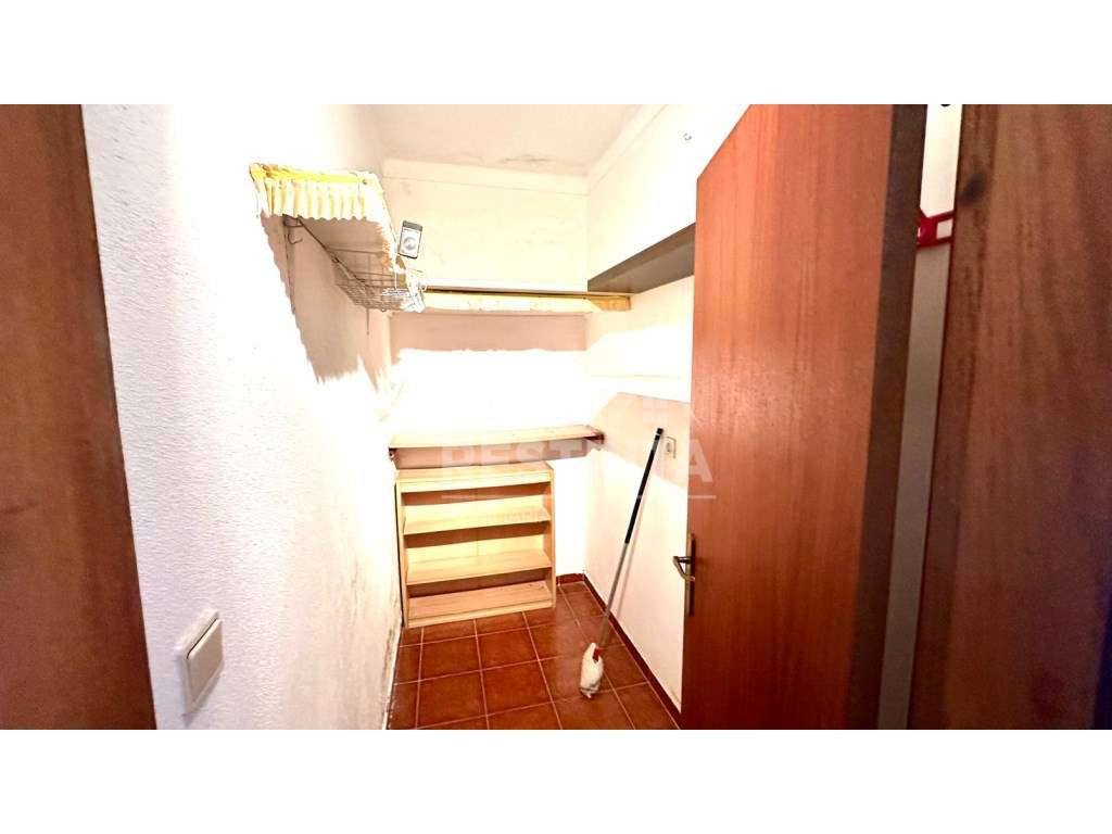 Moradia T3 em Banda - Churrasqueira, anexo e potencial para piscina...-13