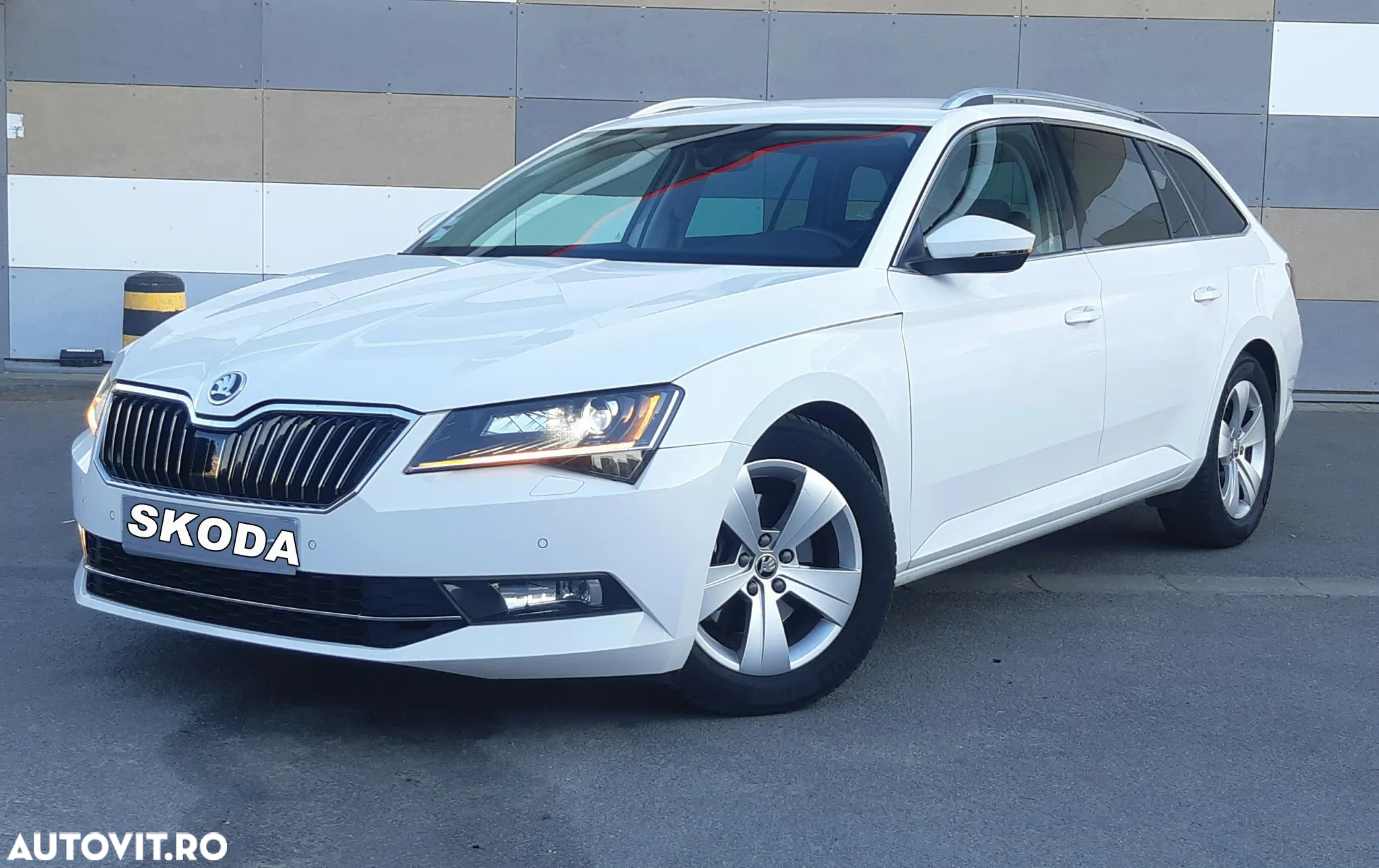 Skoda Superb Combi 2.0 TDI DSG Style - 25