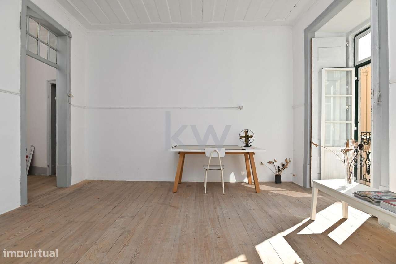 Apartamento T4 para Recuperar na Bica, Misericórdia – Localização Únic - Grande imagem: 4/40