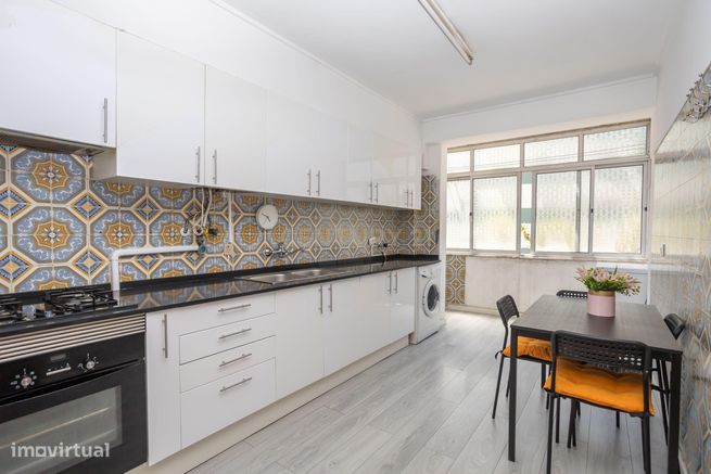 Apartamento T1+1 em Amadora com Elevador-0