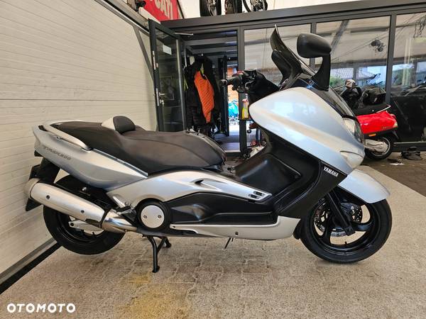 Yamaha Tmax - 16