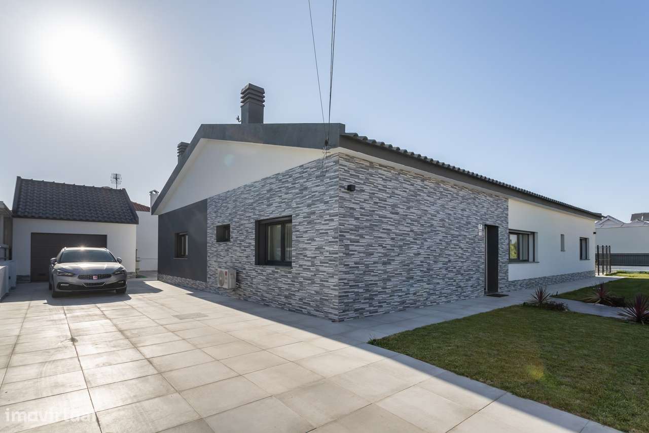 Fantástica moradia isolada T4 em Fernão Ferro-31