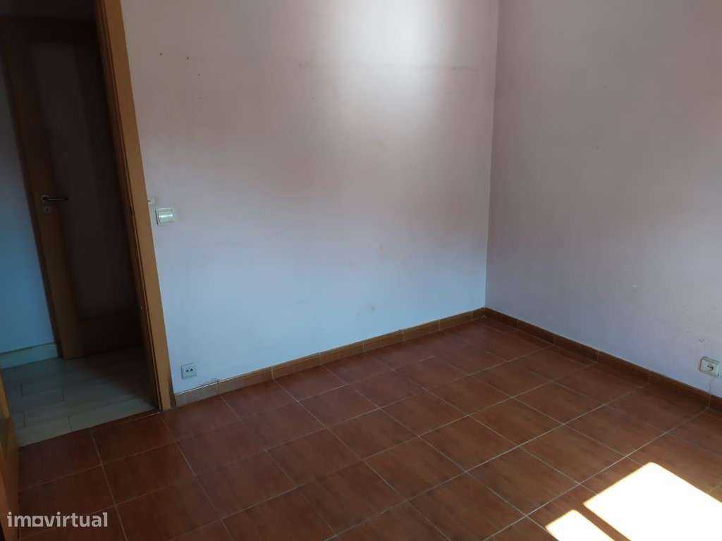 Apartamento T2 com localização privilegiada na Venteira, Amadora.-4