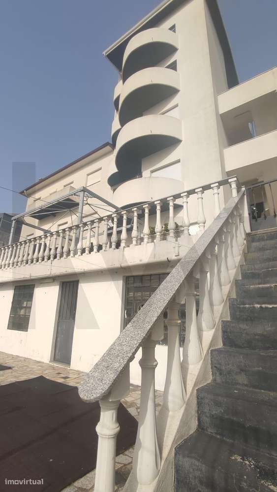 Conjunto de Duas Moradias Multifamiliares com Vista Panorâmica sobre o - Grande imagem: 5/28