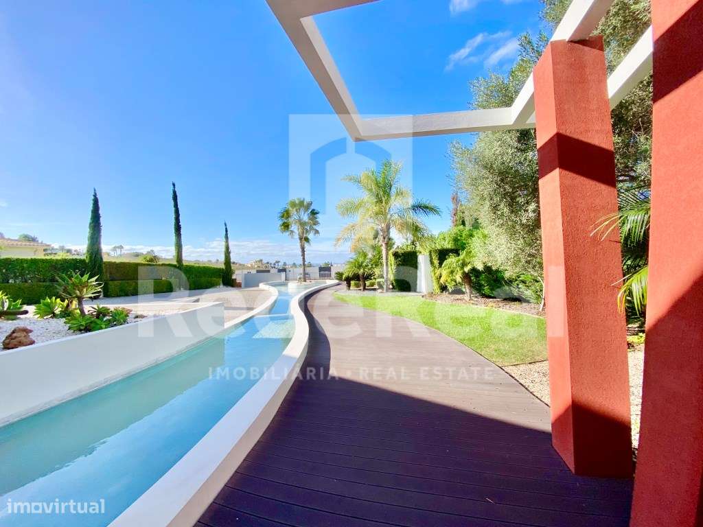 Moradia Contemporânea T3+2 com vista mar a 2 km da Praia - Grande imagem: 4/60