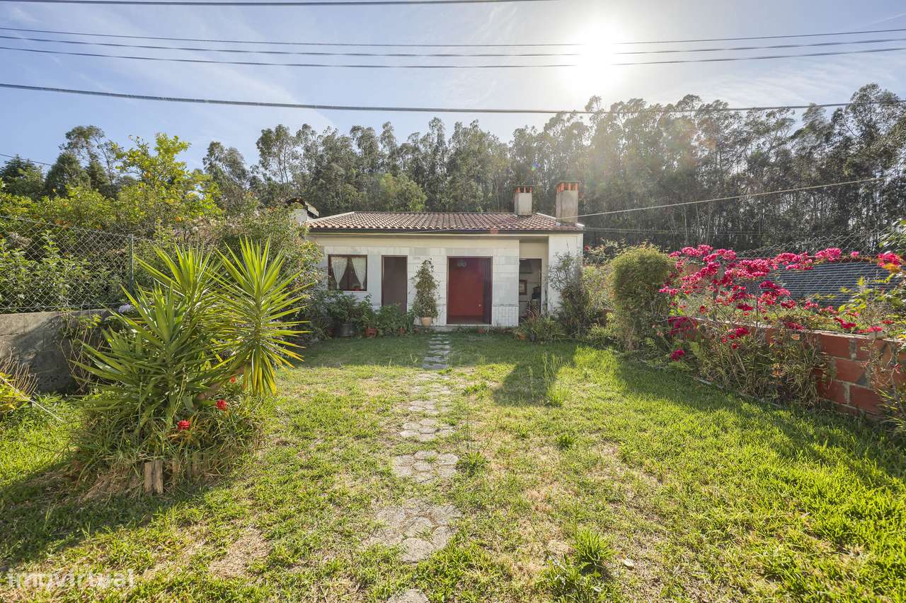Oportunidade - Moradia T4 com anexos, garagem fechada e jardim-13