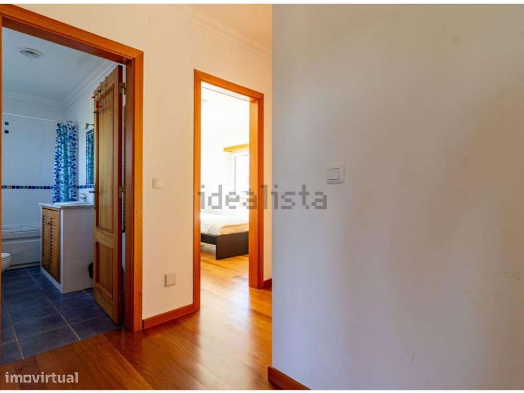 Moradia T4 com Piscina e Jardim nas margens da Lagoa-17