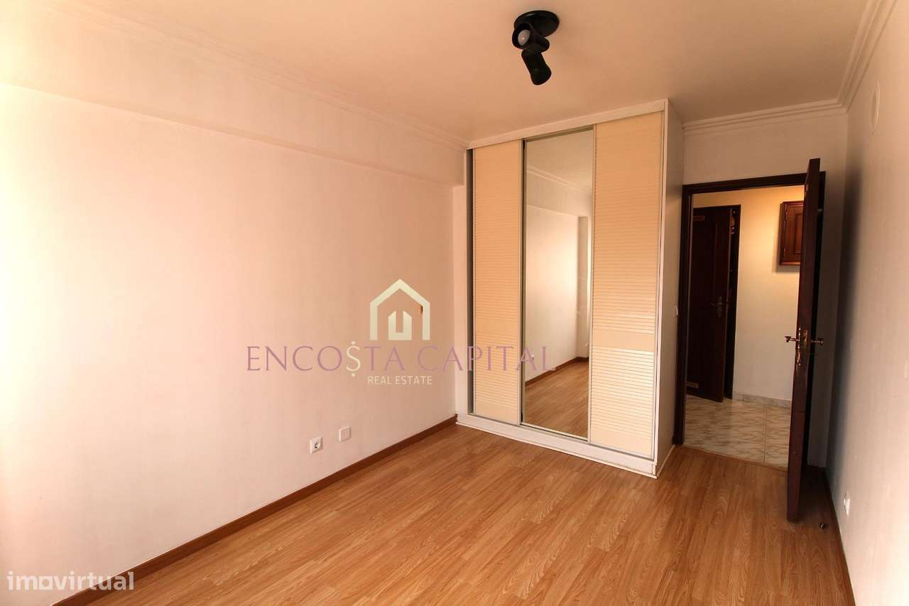 APARTAMENTO T2 QUELUZ C/ARRECADAÇÃO-9