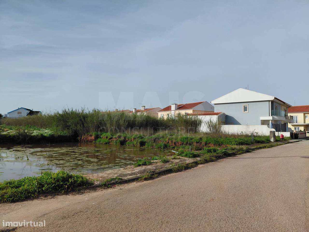 Excelente lote com projeto aprovado para moradia T3 com garagem e p... - Grande imagem: 4/6