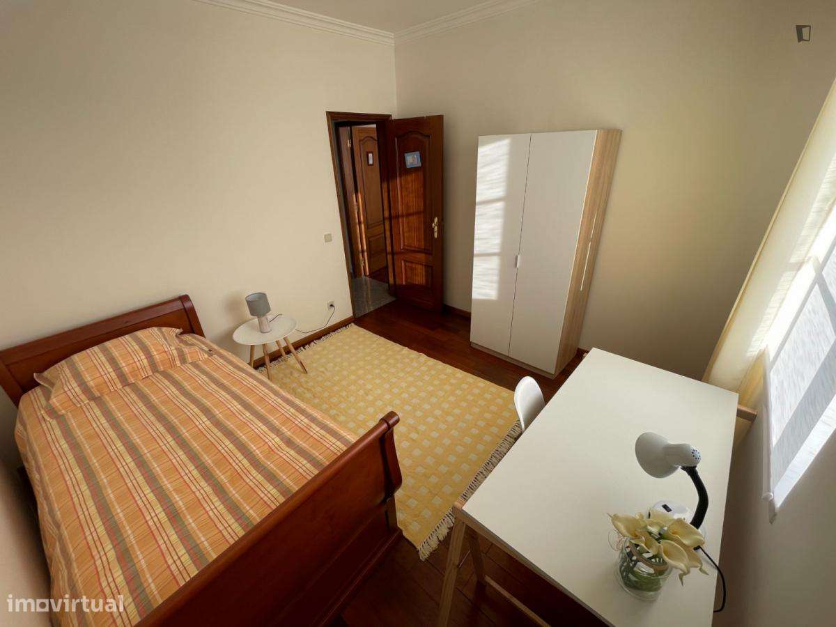 Quarto - localizado em Lisbon - Grande imagem: 4/27