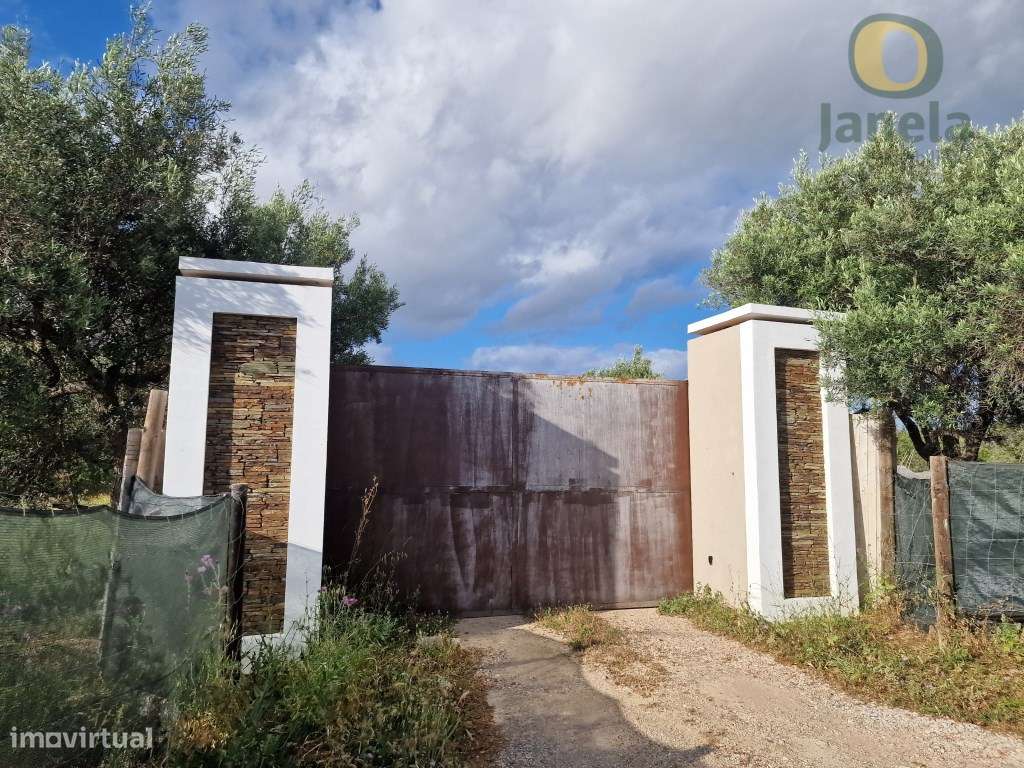 Distinta propriedade em lote de 7400 m2, perto de Faro - Grande imagem: 4/18